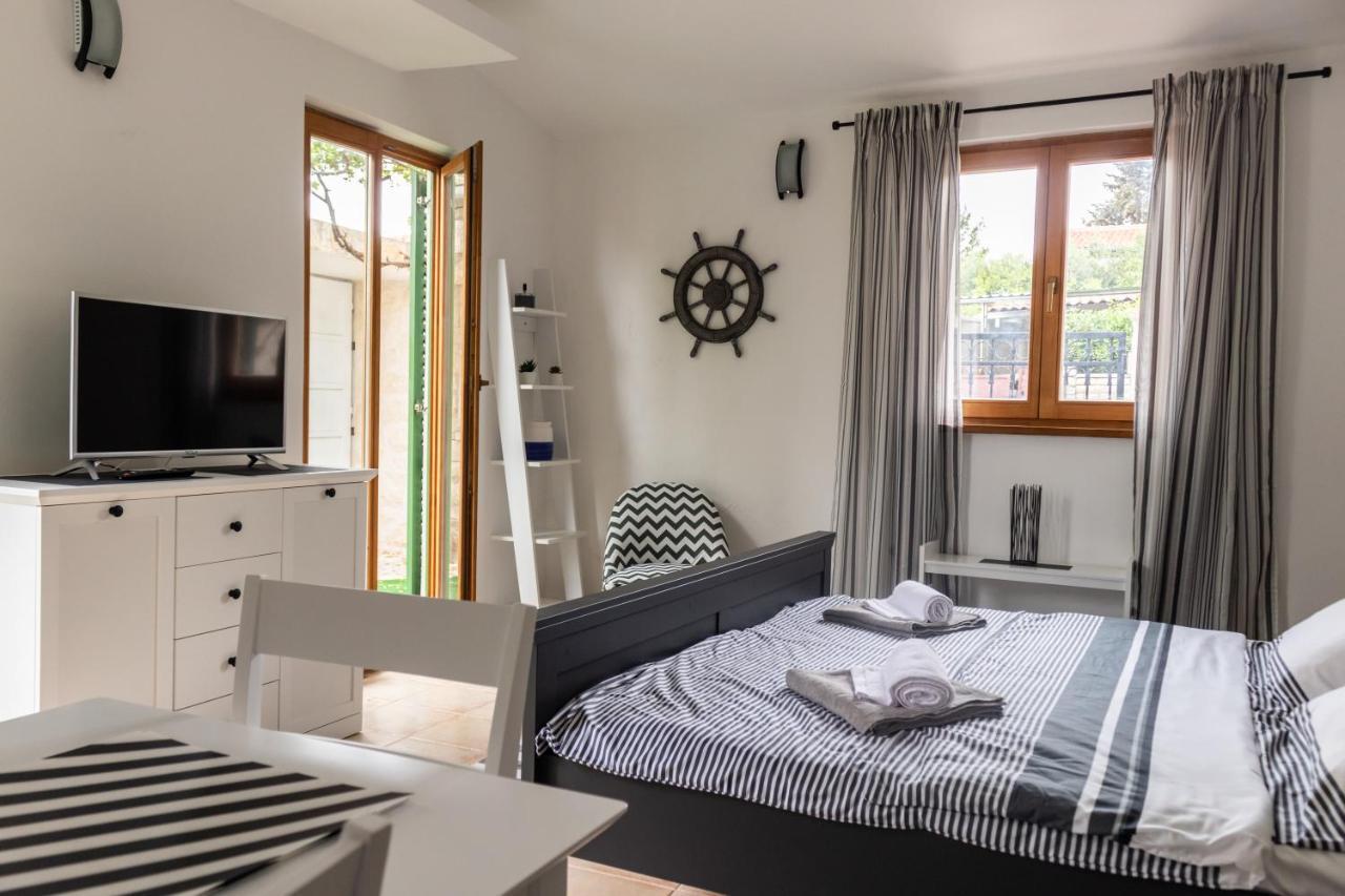 Apartments Summer Touch Petrcane Eksteriør bilde